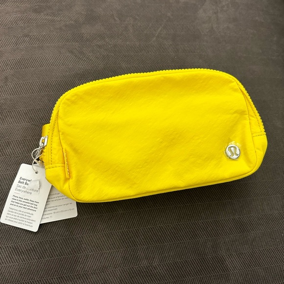 Lululemon everywhere belt bag. Brand new with tags. Yellow! - Picture 1 of 4